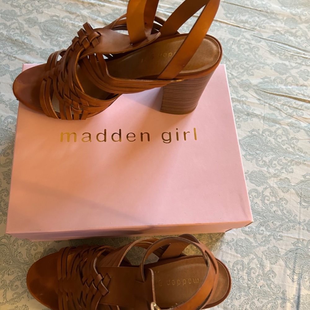 Sandals - Picture 4 of 4